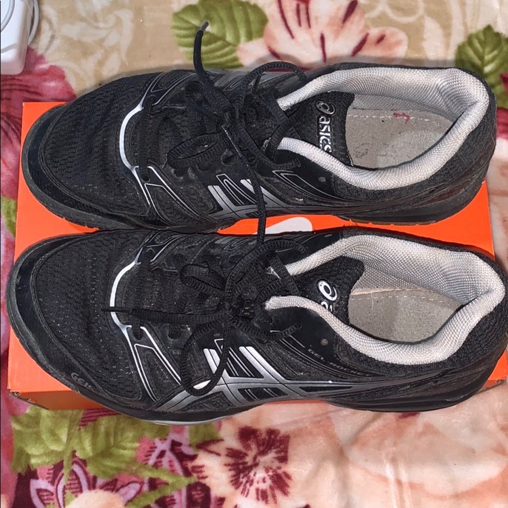 volleyball shoes